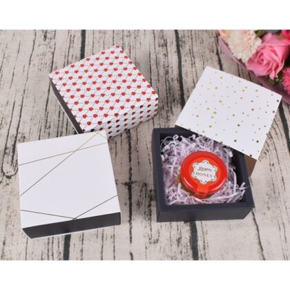 กล่องช็อคโกแลต 4 ชิ้น สวยหรู ขนาด 8.5x8.5x3.5 ซม. รหัส AA02 | BoxDee