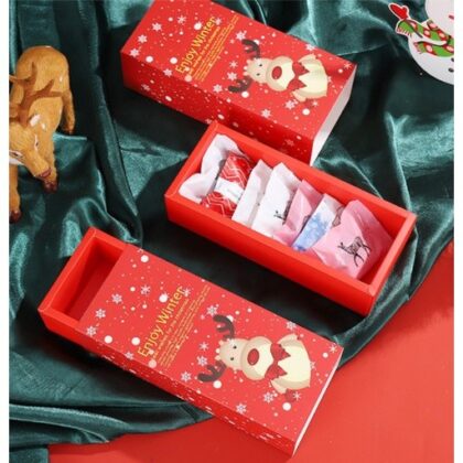 กล่องใส่คุ๊กกี้ คริสมาสต์ ปีใหม่ใส่ขนม แดงกวางทรงยาว รหัส KK59 | BoxDee