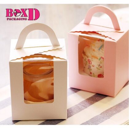 กล่องกระดาษคัพเค้ก 1 ช่อง หูหิ้ว เจาะช่องหน้าต่าง CC01 รหัส CC01 | BoxDee