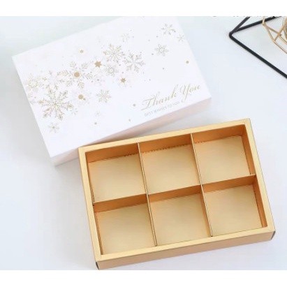 กล่องใส่ขนม 6 ช่องลายเกร็ดหิมะสีทอง รหัส CT22 | BoxDee