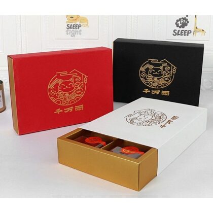 กล่องขนม 6 ช่อง กล่องใส่ขนมคุกกี้ลายแมวนําโชค (MOON69)