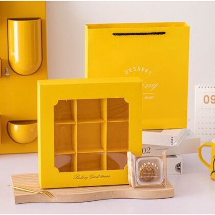 กล่องขนม 9ช่อง กล่องเค้ก กล้องคัพเค้กแบ่งช่อง ถุงหิ้ว สีเหลือง(MOON81)