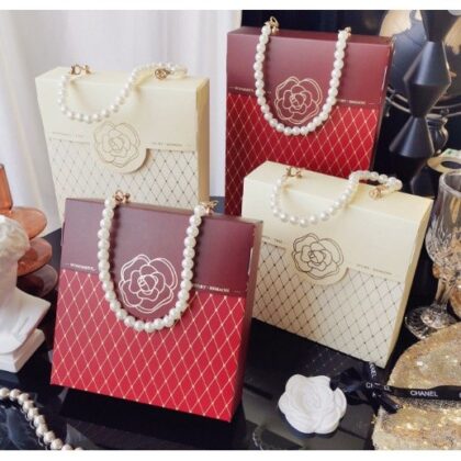 กล่อง 4 ช่อง 6 ช่อง หูหิ้ว กล่องขนม กล่องของขวัญ กล่องไฮโซ หูหิ้วไข่มุข (MOON125)