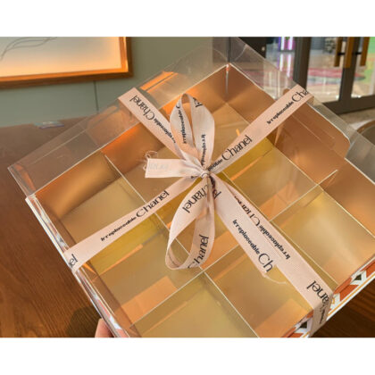 กล่องขนม 9 ช่อง คัพเค้ก กล่องเดียว ลายเลขาคณิตสี รหัส CC20 | BoxDee