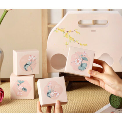 กล่องเค้ก ขนมไหว้พระจันทร์ 4 ชิ้น หูหิ้ว ชมพูดอกบัว (MOON214)