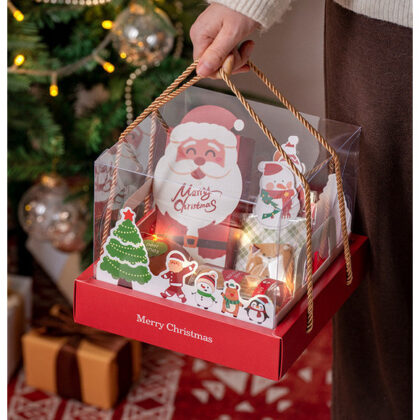 กล่องคริสต์มาส กล่องคุกกี้ กล่องของขวัญ หูหิ้ว ฝาครอบPVC ขนาด 20x20x18 ซม. รหัส CT78 | BoxDee