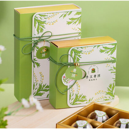 กล่องของขวัญ ปีใหม่ กล่องขนม 4 ช่อง 6 ช่อง (กล่องเขียวดอกไม้) (MOON30)