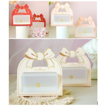 กล่องหิ้วโบว์+กล่องpvc ใส่ช้อคโกแลต ลูกอม ขนม คุ๊กกี้ ขนาด 12.8x5.2x13.5 ซม. รหัส HL39 | BoxDee
