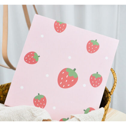 กล่องขนม คุ๊กกี้ ช็อคโกแลต 9ช่อง (ลายสตอเบอรี่) ขนาด 18.7x20.1x5.3 ซม. รหัส AA20 | BoxDee