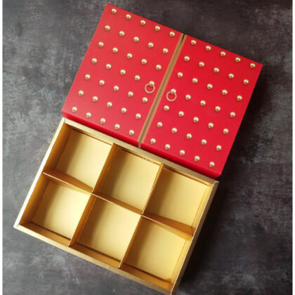 กล่องขนมแบ่ง6ช่อง ขนมไหว้พระจันทร์ กล่องบราวนี่ กล่องใส่ขนมเปี๊ยะ ประตูหมุดทอง ขนาด 23.5x16x5 ซม. รหัส CNY7 | BoxDee