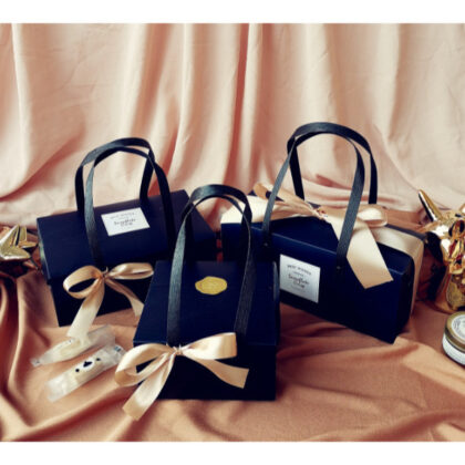 กล่องของขวัญ กล่องขนม ของชำร่วย หูหิ้ว สีน้ำเงิน รหัส HL7 | BoxDee