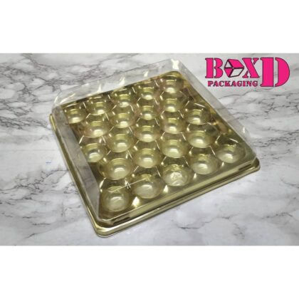 กล่องถาดเบเกอรี่ฐานทอง23ช่อง ทรงเฟอเรโร่ ฝาใส (ZZ066)