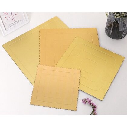 กระดาษรองเค้กปอนด์แบบสี่เหลี่ยม สีทอง กระดาษแข็ง ขอบหยัก 14.5x14.5 ซม ร้านเบเกอรี่ BDP18