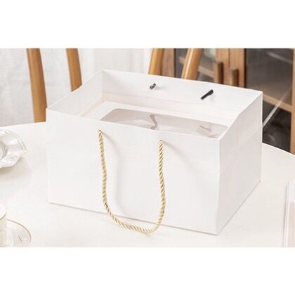 ถุงหูหิ้วใส่ของของขวัญ ใส่ขนม สีขาว หูหิ้วเชือก 18x25x14-26x26x16 ซม จัดเบรค TT26