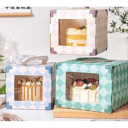 กล่องเค้ก 1 ปอนด์ หูหิ้ว ทรงสูง กล่องขนม ลายตาราง 20x20x20 ซม ร้านเบเกอรี่ PP12