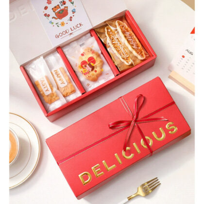กล่องขนมทรงยาว แบ่ง 3 ช่อง ฝาเปิด DELICIOUS （LL22）