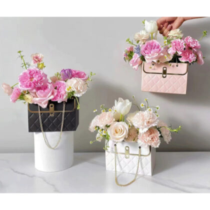 กระเป๋าใส่ดอกไม้ ใส่ของขวัญ กระเช้าดอกไม้ หิ้วโช่ทอง 15x10x10.5 ซม VL03